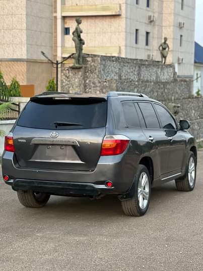 A picture of NEATLY USED 2010 TOYOTA HIGHLANDER