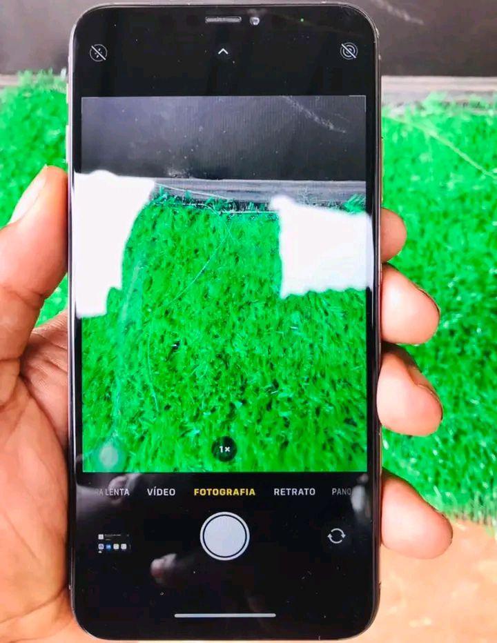 A picture of iPhone xs Max 256 GB