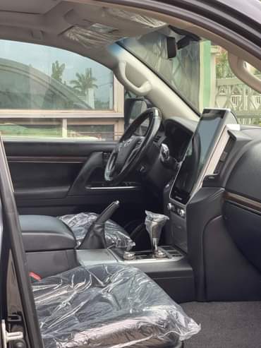 A picture of Toyota land cruiser Prado Gxr 2019 model 4 sale Bought