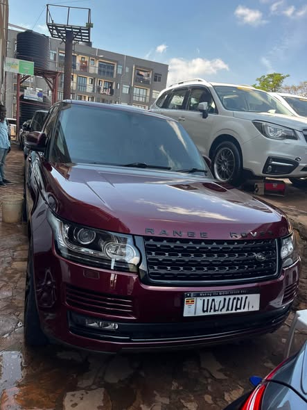 A picture of 2017 Range Rover Vogue 0709446672 0765424123