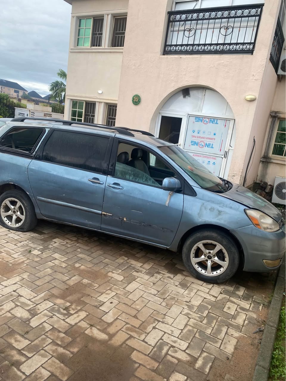 A picture of Dealers deal 2008 Toyota Sienna for sale