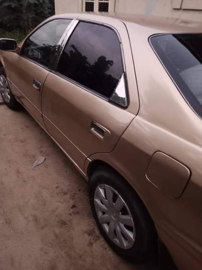 A picture of 2001 Nigerian used Toyota Camry Drop Light
