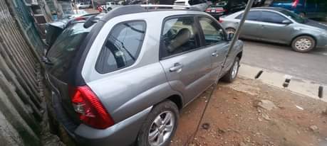 A picture of Kia Sportage 2009. Engine gear and AC untouched .