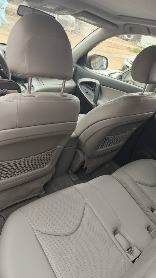 A picture of 2009 Toyota rav4