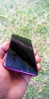 A picture of Infinix S5 gb64 ram4 inacrak kwenye kioo ila inafanya kazi
