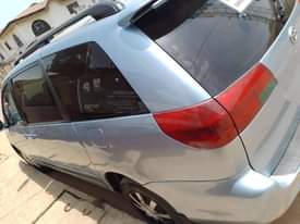 A picture of Toyota sienna