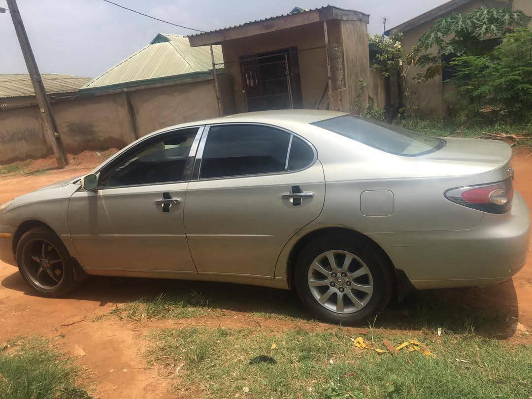 A picture of 2005 Lexus es 330