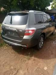 A picture of Neatly Used First Body Toyota Highlander 2009 Model Limited Engine