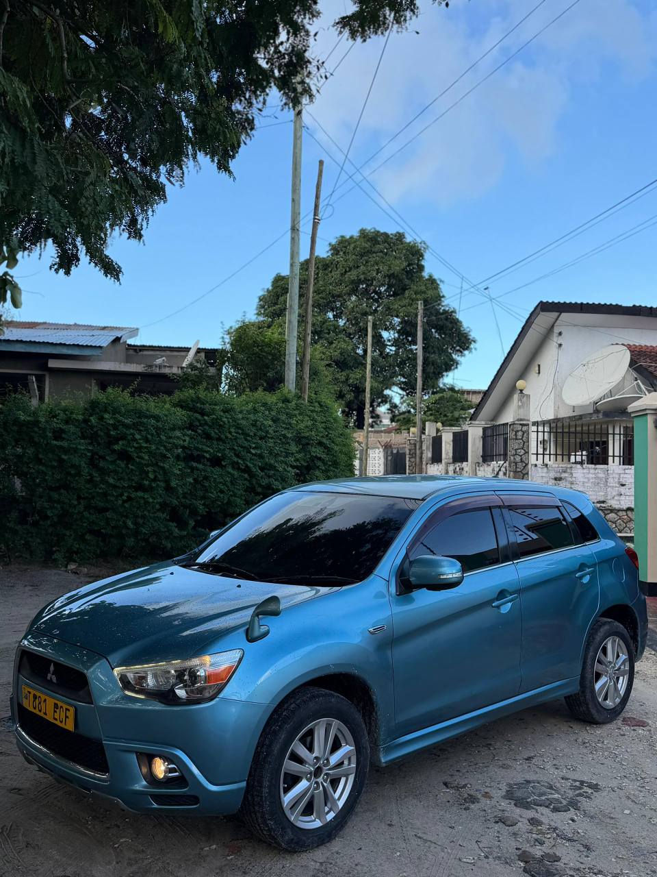 A picture of MITSUBISHI RVR