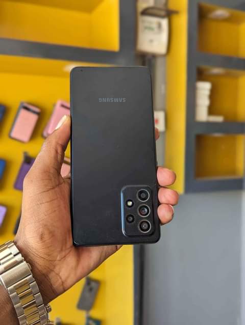 A picture of SAMSUNG A52 CLEAN ROM 128GB RAM 8 GB MP 64