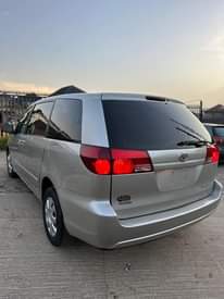 A picture of Super clean 2005 registered Toyota sienna