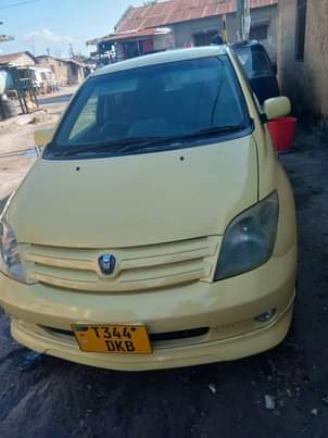 A picture of TOYOTA IST
