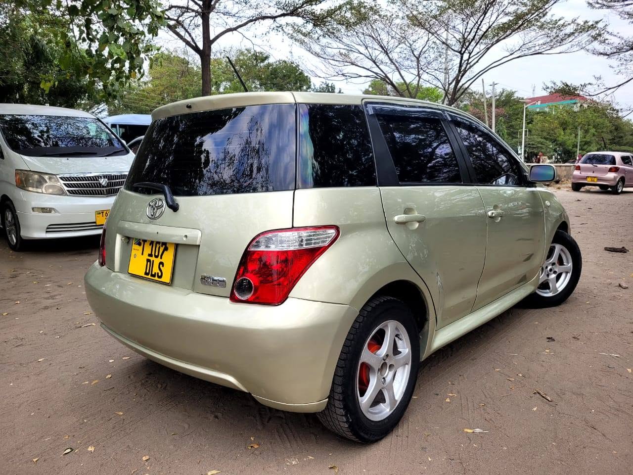 A picture of TOYOTA IST BEI 10 8M FULL DOCUMENT FULL AC CC