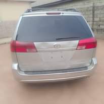 A picture of CLEAN NIGER USED TOYOTA SIENNA 2006 MODEL WITH Good Engine