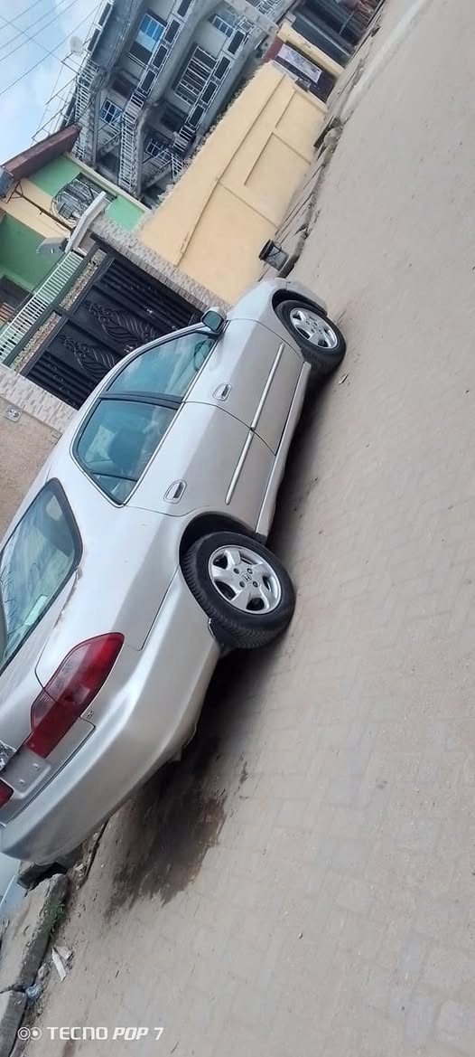 A picture of Honda Accord everything works perfect Location akoka yba lagos 08137726365