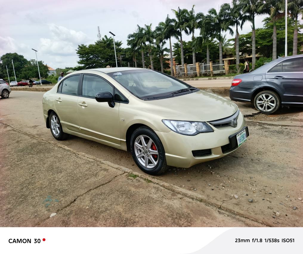 A picture of Honda Civic I robot model08