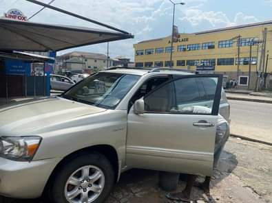 A picture of Distress Dealer Buy Toyota Highlander for sale Engine Gear Ac