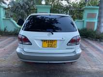 A picture of TOYOTA HARRIER old