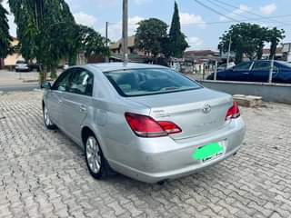 A picture of Toyota Avalon 2007