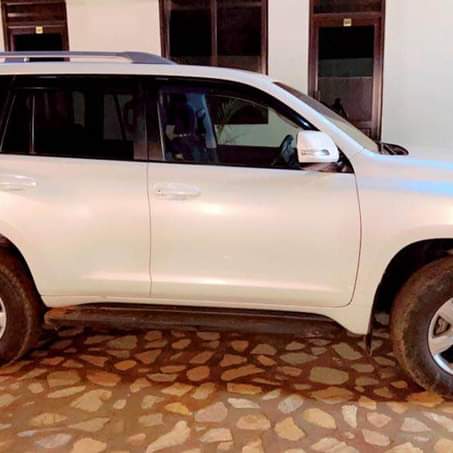 A picture of Land Cruiser Prado 2016