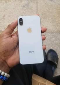 A picture of IPHONE X plain