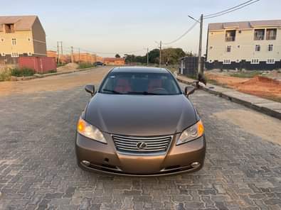 A picture of This is mint clean lexus es350 2007 model freshly from