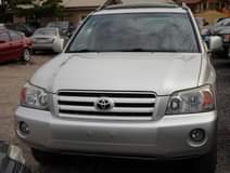 A picture of SPARKLING Tokunbo 2005 Toyota Highlander 4x4 Limited. Available For A