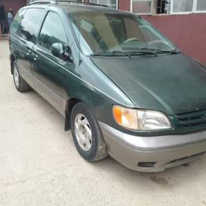 A picture of Toyota Sienna working perfectly for sale AC Engine and gear