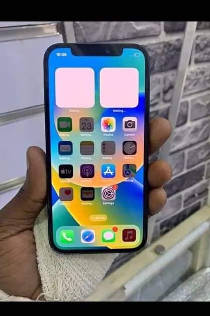 A picture of Iphone 12