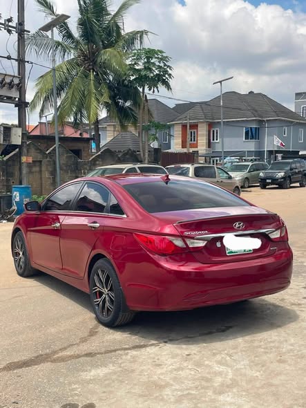A picture of NEATLY USED HYUNDAI SONATA 2013