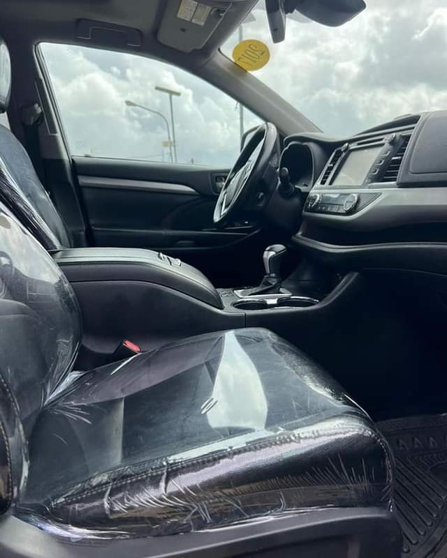 A picture of 2018 TOYOTA HIGHLANDER XLE