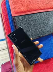A picture of Samsung Galaxy Note10 256GB Slightly cracked