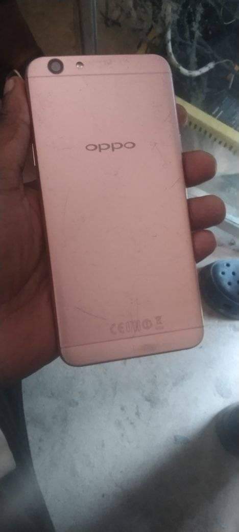 A picture of OPPO F1S. CALL 0774423291 UBUNGO DAR