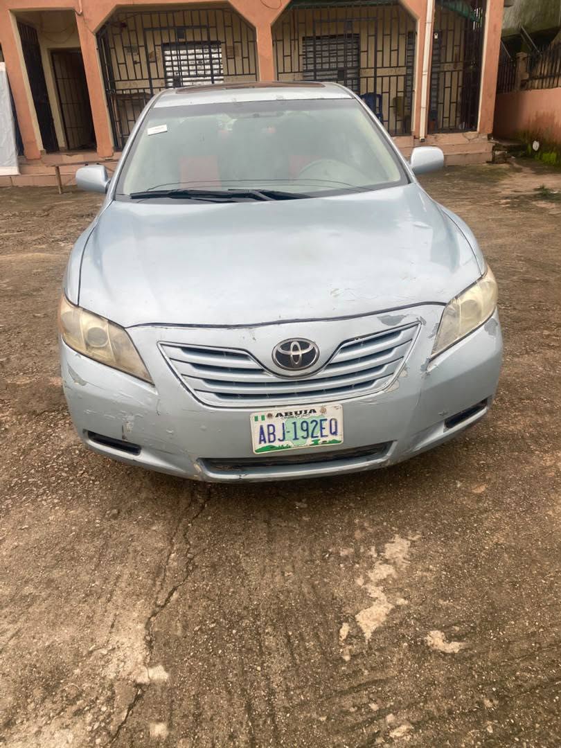 A picture of Toyota Camry 08