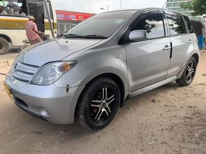 A picture of TOYOTA IST