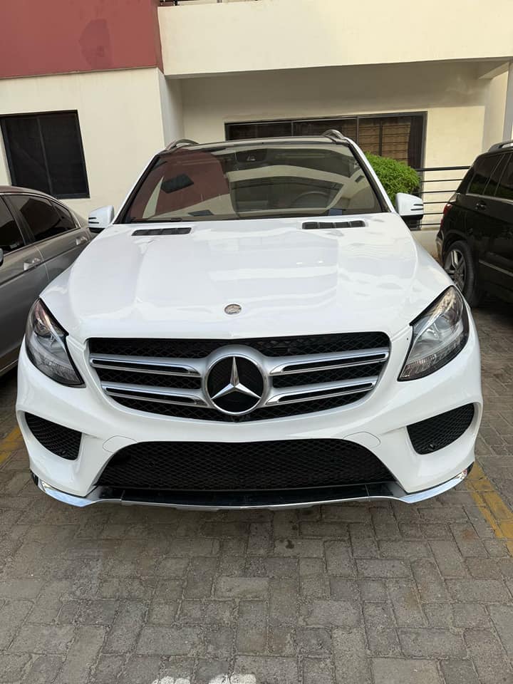 A picture of GLE 400 4matic 2023 on Costom the car was packed