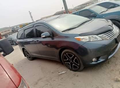 A picture of Toyota Sienna