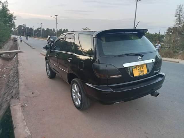 A picture of TOYOTA HERRIER