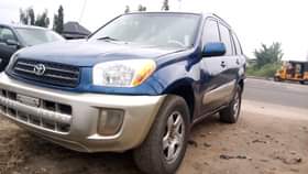 A picture of 04 Toyota RAV4
