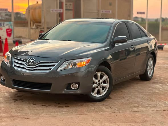 A picture of TOYOTA CAMRY 2011