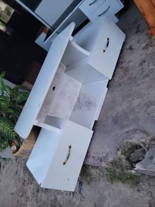 A picture of Show case ya kisasa sna 70000 Location ubungo call or