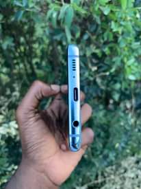 A picture of SAMSUNG S10