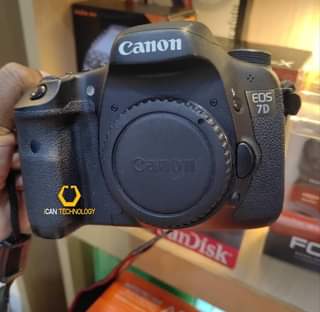 A picture of Canon EOS 7D BODY