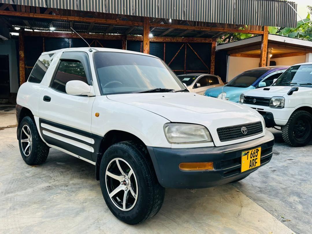 A picture of TOYOTA RAV 4 OLD