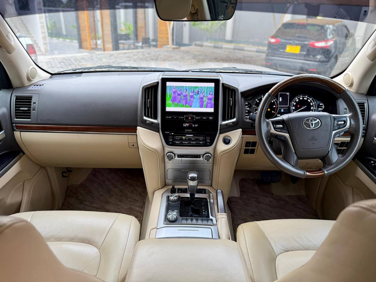 A picture of 2017 LANDCRUISER VX V8 FOR SALE