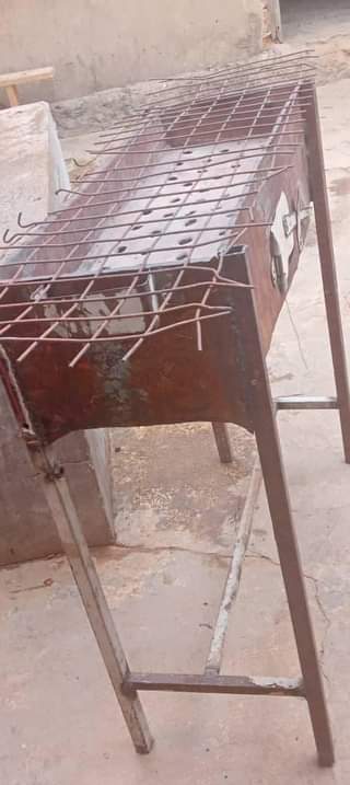 A picture of Jiko la ges 30 000 plate 2. Mtungi mihami 30