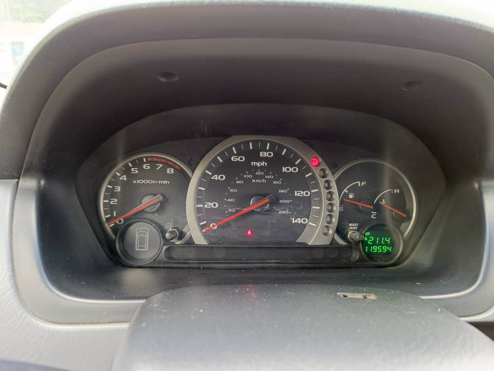 A picture of Belgium Honda pilot Crystal clean
