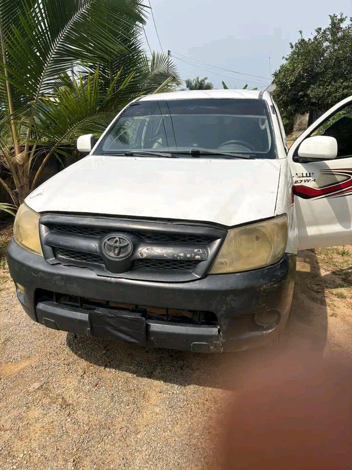 A picture of Toyota Hilux 010 model