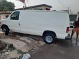 A picture of Ford E250 bus 08119454732