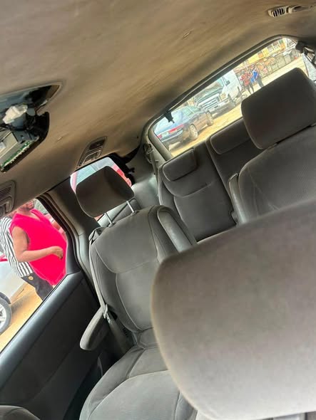 A picture of 2005 Toyota sienna
